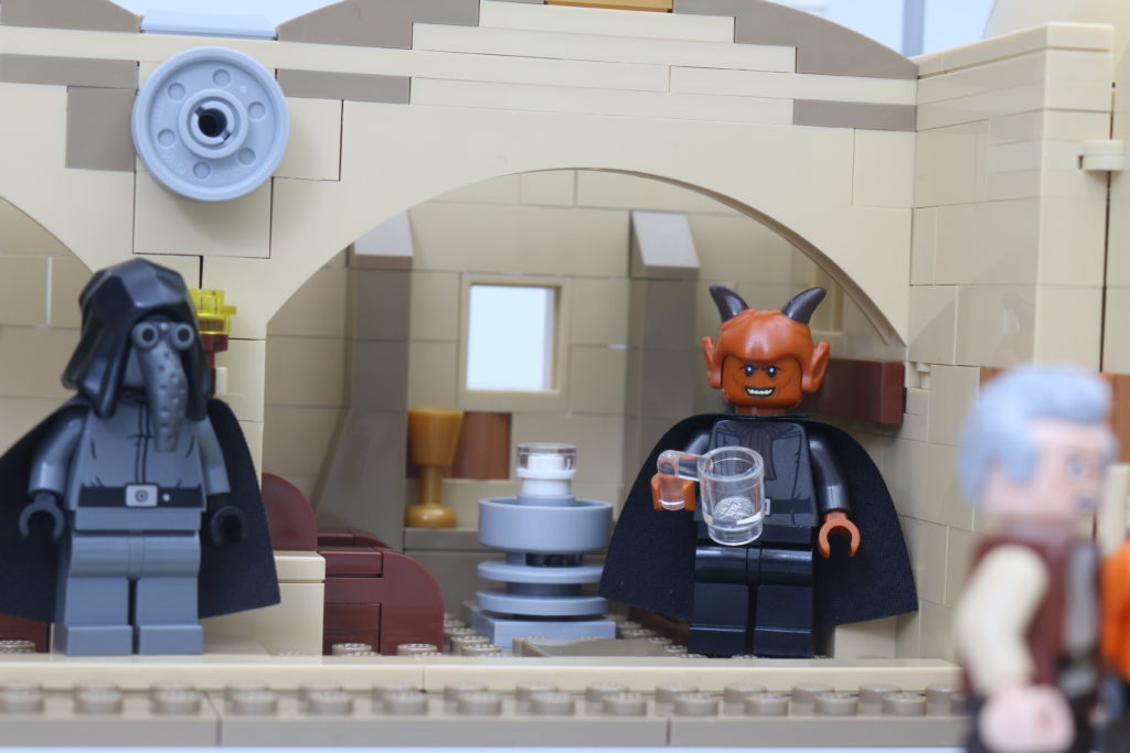 LEGO Star Wars 75290 Mos Eisley Cantina review 67
