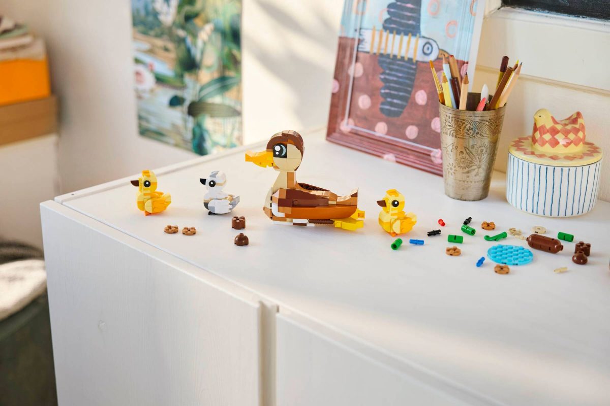 lego 40885 duck family lifestyle 2 1200x800