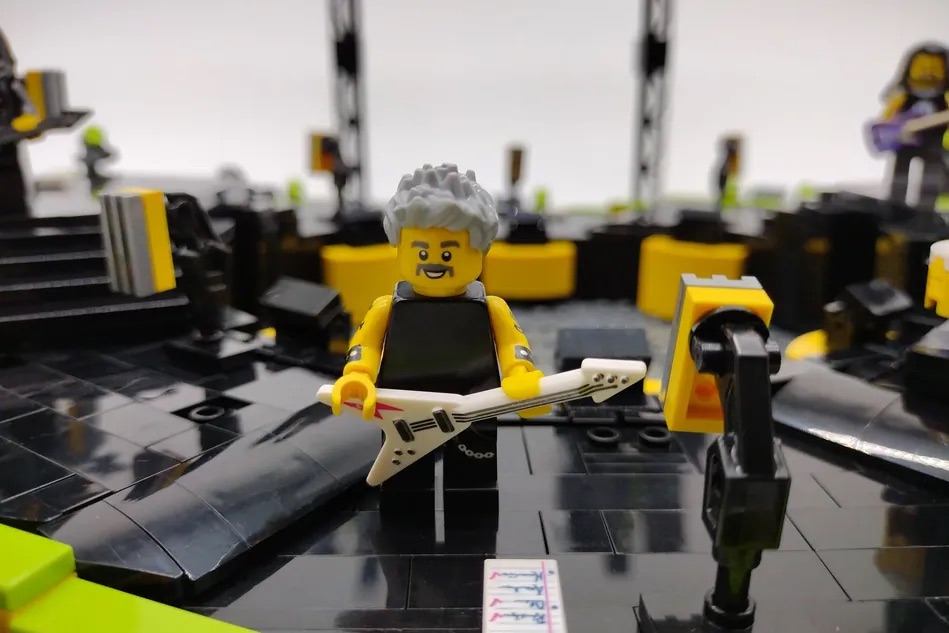 LEGO Ideas Metallica M72 World Tour 7