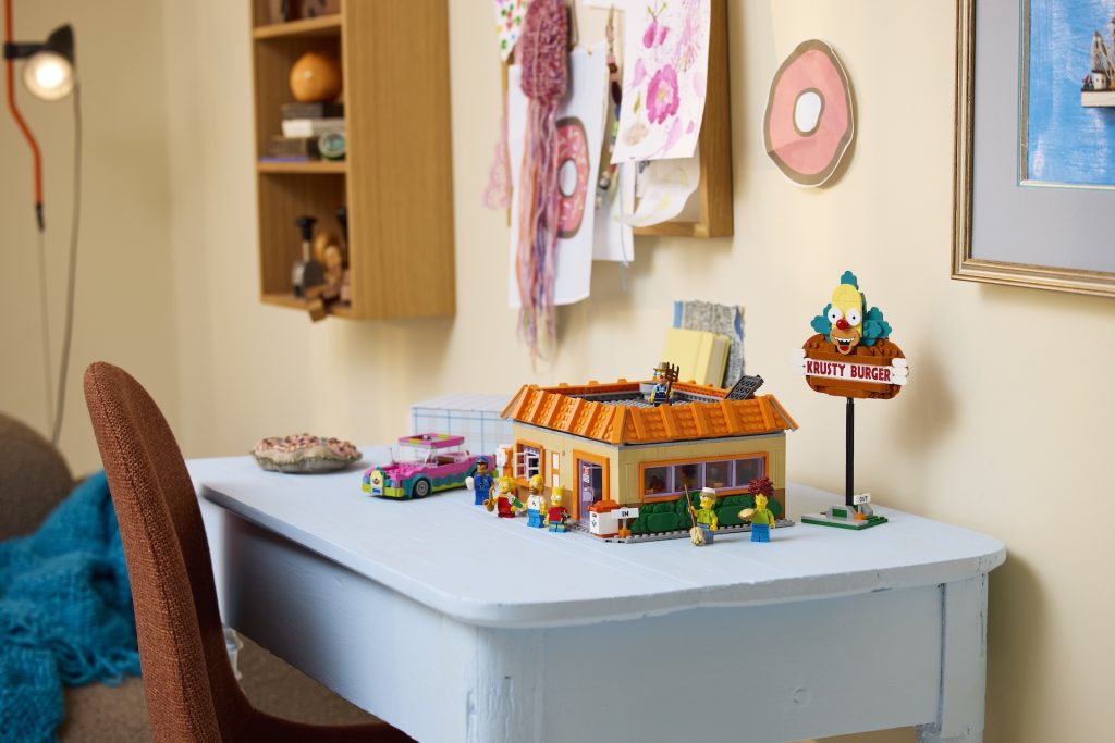 LEGO Icons 10352 The Simpsons Krusty Burger 12 1024x683