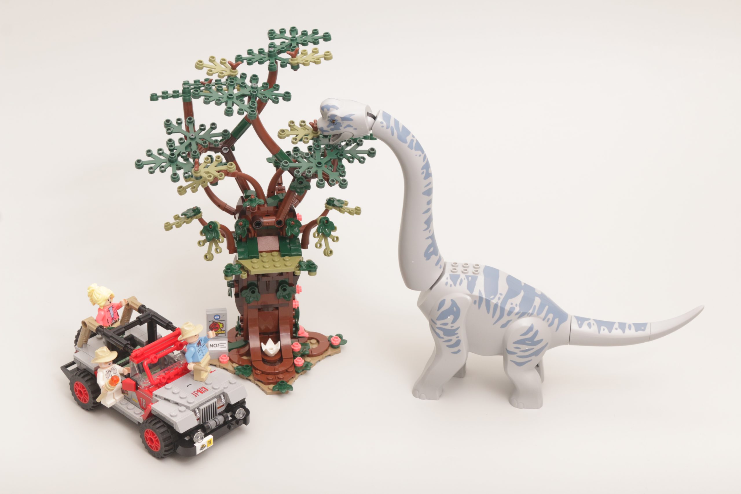LEGO Jurassic Park 76960 Brachiosaurus Discovery review 1 scaled