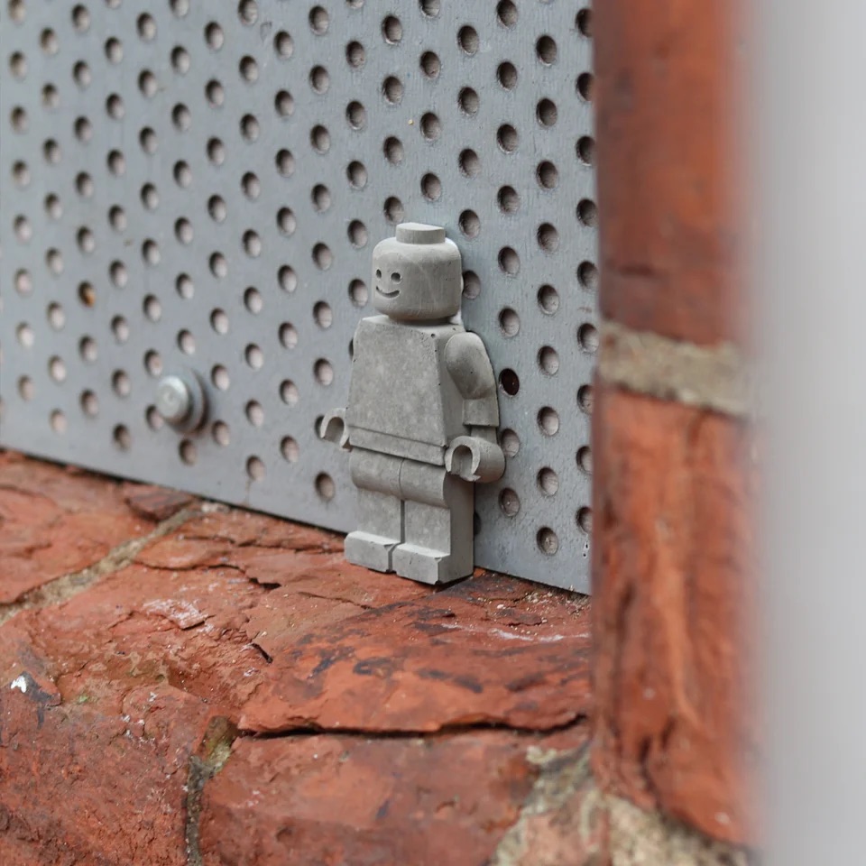 TheSketchyMaker LEGO concrete minifigures 5