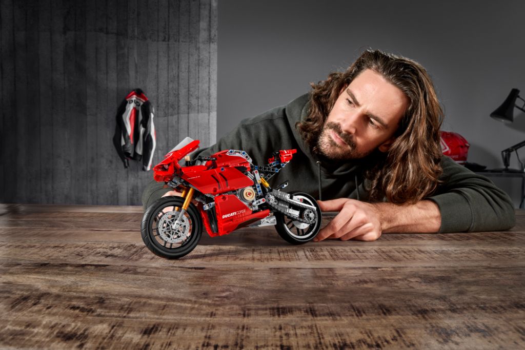 LEGO Technic 42107 Ducati Panigale V4 R 10