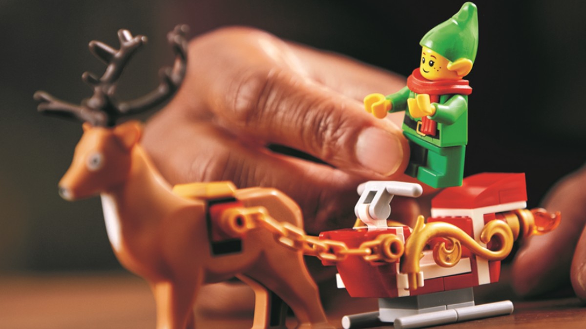 LEGO Christmas keyring arrives in time for Halloween GWPs