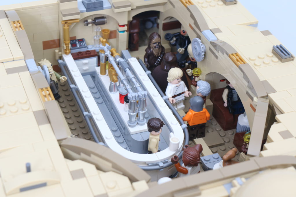 LEGO Star Wars 75290 Mos Eisley Cantina review 72