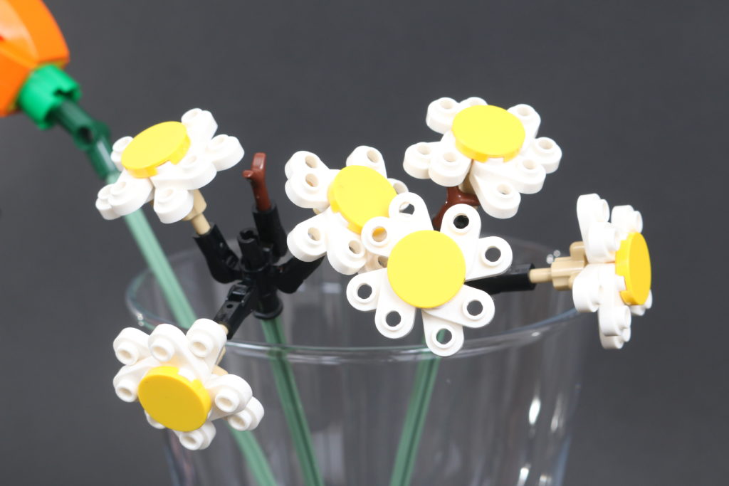 LEGO Botanical Collection 10280 Flower Bouquet review 16