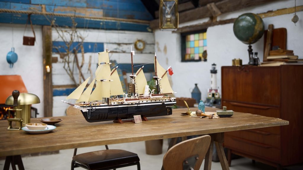 LEGO Icons 10335 The Endurance lifestyle featured 1024x576