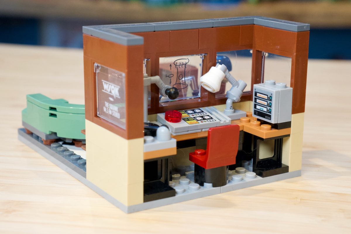LEGO Stranger Things 40891 WSQK The Squawk Radio Station review 4 1200x800