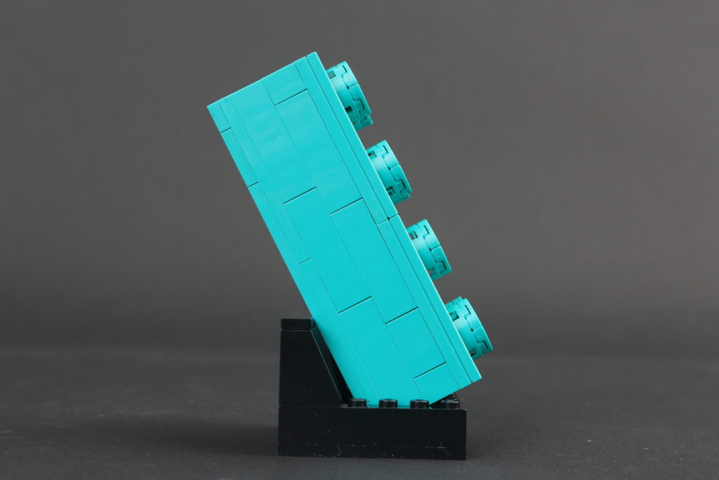 VIP Weekend LEGO 5006291 2×4 Teal Brick review 3