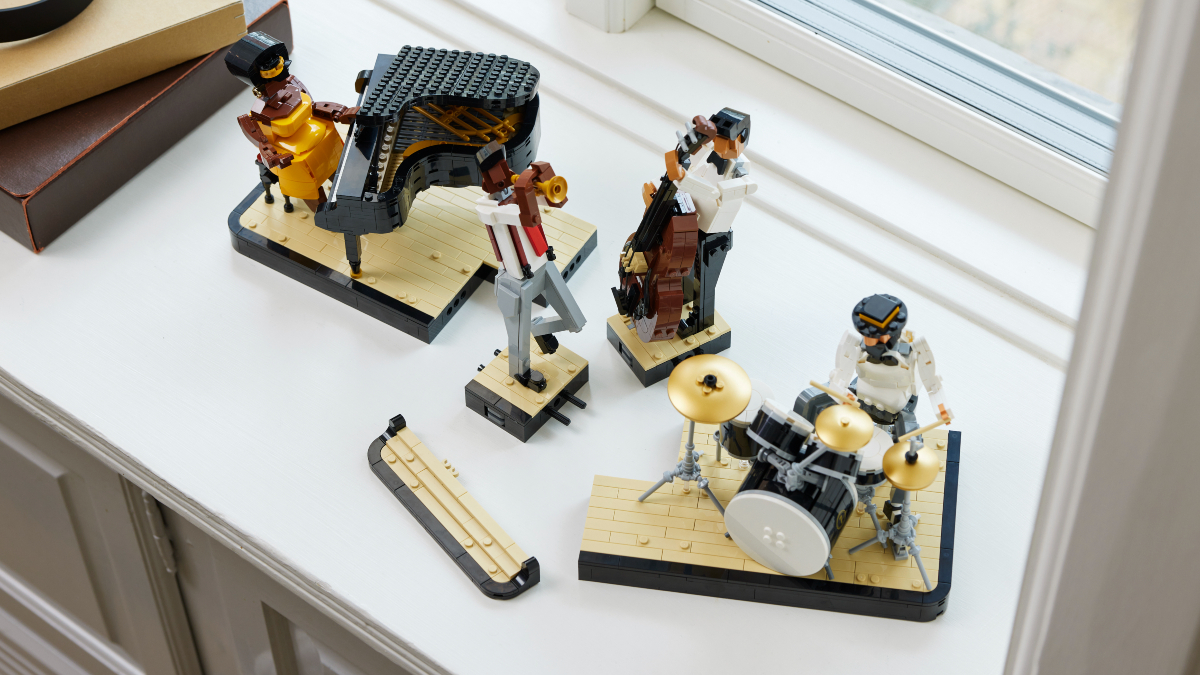 LEGO Ideas 21334 Jazz Quartet can be built by multiple people at once