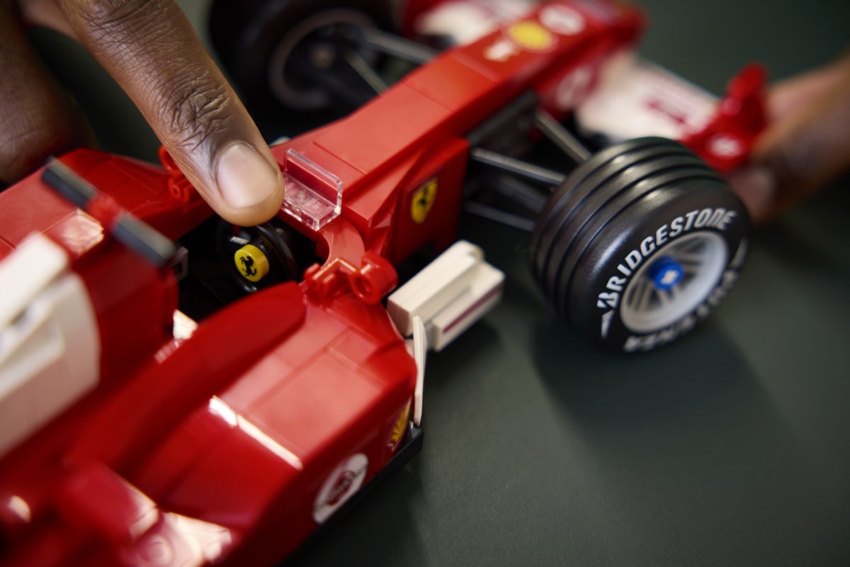 LEGO Icons 11375 Ferrari F2004 Michael Schumacher 12 1200x800
