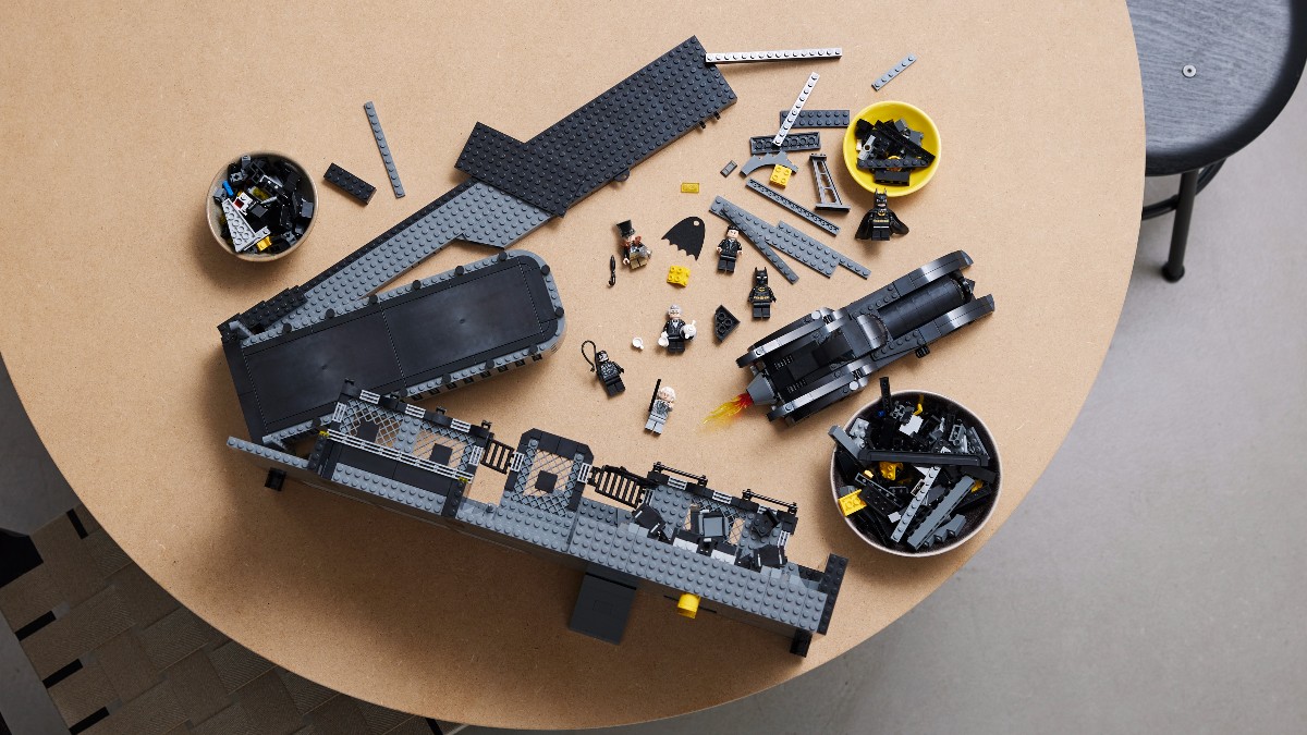 LEGO 76252 Batcave – Shadow Box’s Batmobile looks familiar