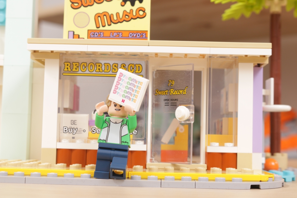 LEGO Ideas 21339 BTS Dynamite Bangtan Boys Jin Suga j hope RM Jimin V Jung Kook review 35 1024x683