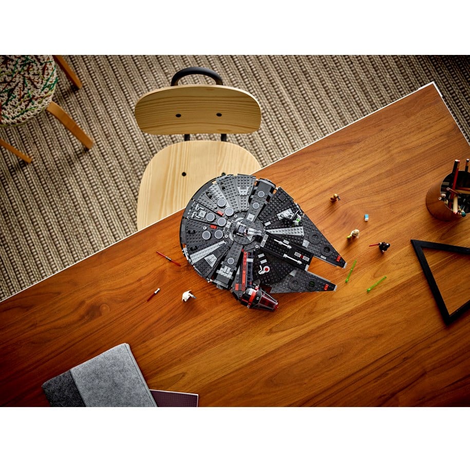 LEGO Star Wars 75389 The Dark Falcon 10