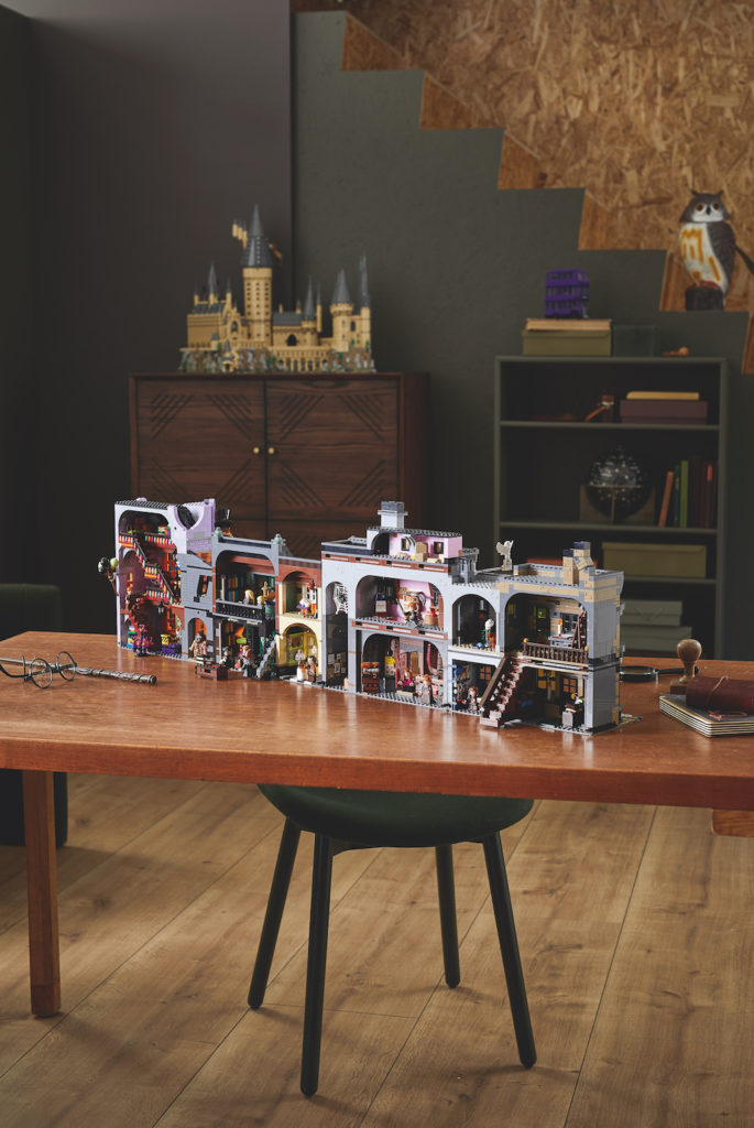 75978 Diagon Alley LEGO Harry Potter lifestyle resized 11
