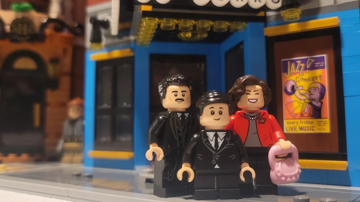 LEGO Icons 10312 Jazz Club can be a secret DC modular building