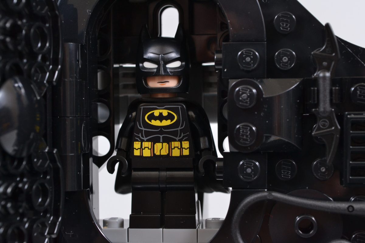 LEGO Batman 76330 Batman Logo 17 1200x800