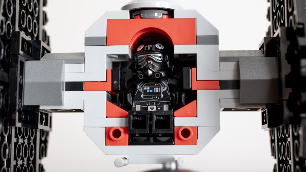 LEGO Star Wars 40771 TIE Fighter with Imperial Hanger Rack 7 1024x576