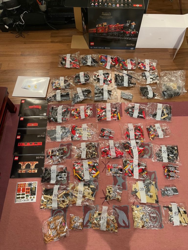 LEGO Harry Potter 76405 Hogwarts Express Collectors Edition contents 768x1024