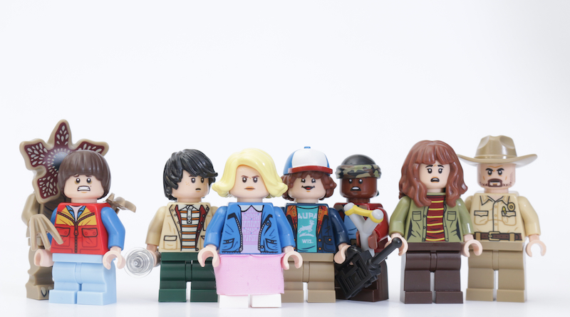 LEGO Stranger Things 75810 The Upside Down minifigure spotlight