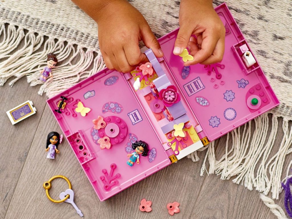 LEGO Disney 43201 Isabelas Magical Door 3 1024x768