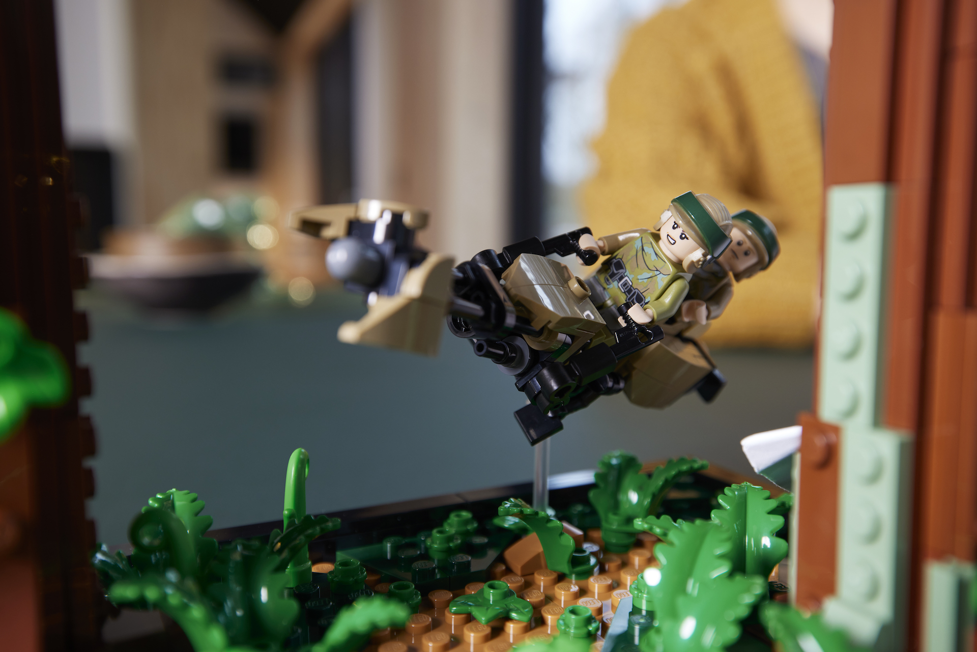 LEGO Star Wars 75353 Endor Speeder Chase Diorama 8
