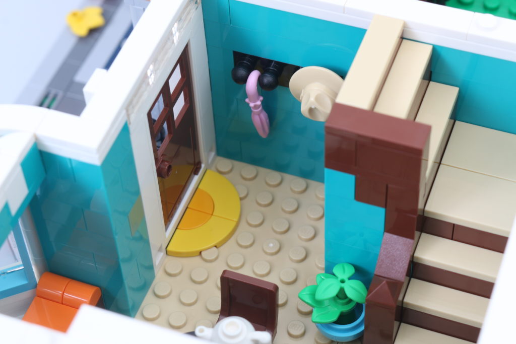 LEGO Creator Expert 10270 Bookshop review 18