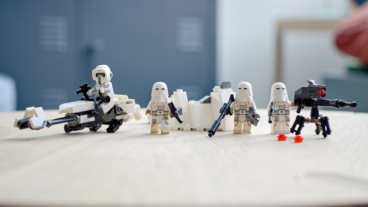 A closer look at LEGO Star Wars 75320 Snowtrooper Battle Pack