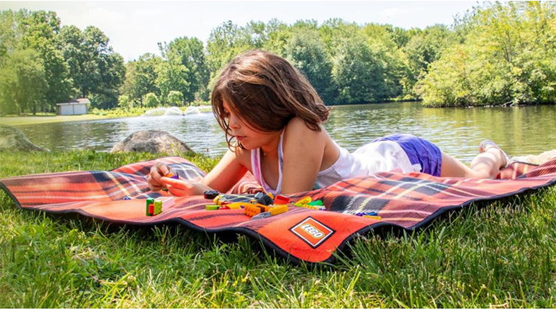 Free LEGO picnic blanket with qualifying orders at official shop