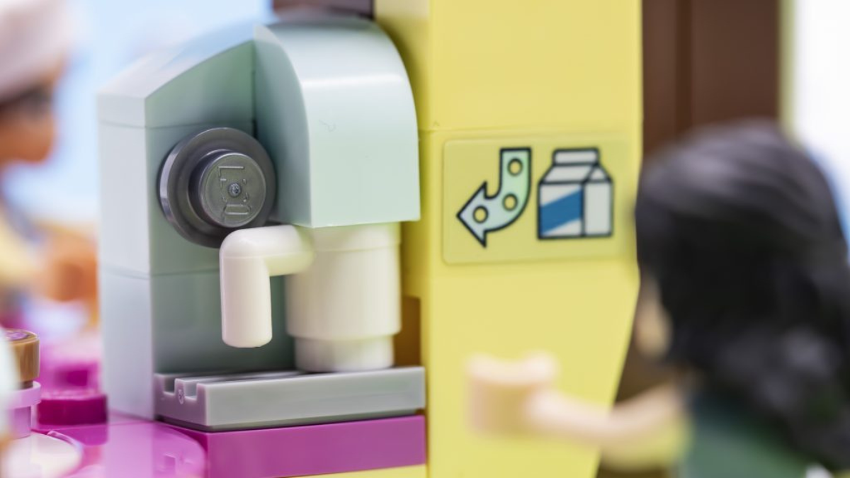 LEGO coffee machine that actually fills up a mug – sort of