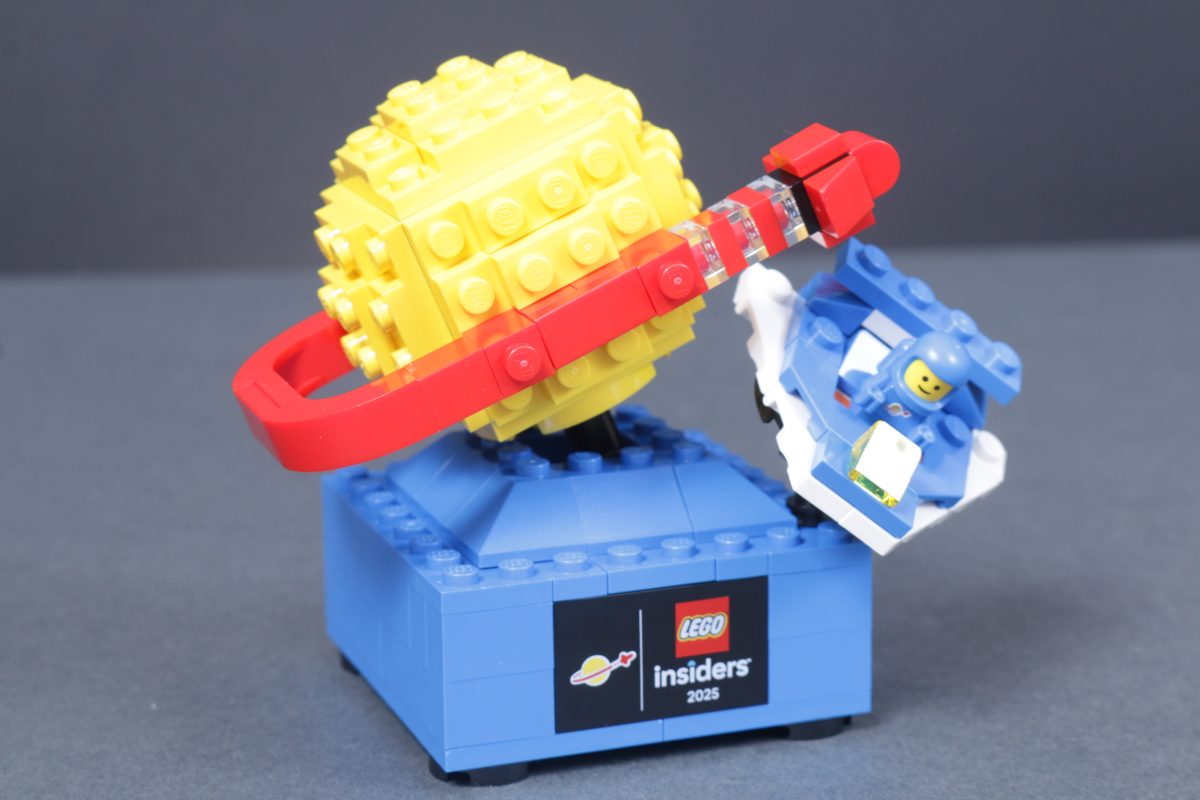 LEGO Insiders Reward 6607198 Retro Space Explorer review 5 1200x800