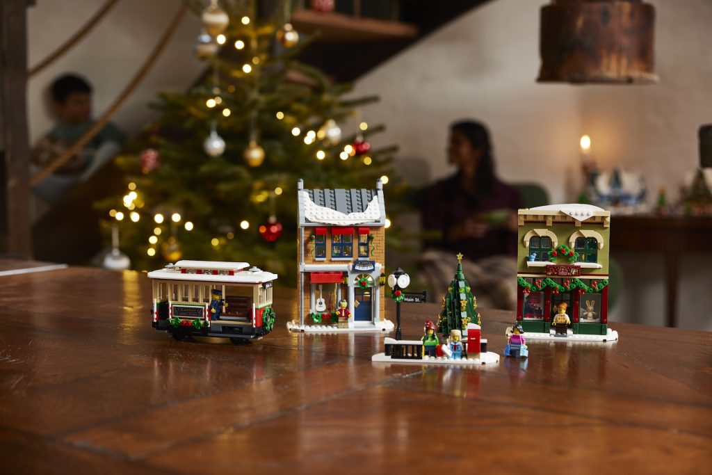 LEGO Winter Village 10308 Holiday Main Street 21 1024x683