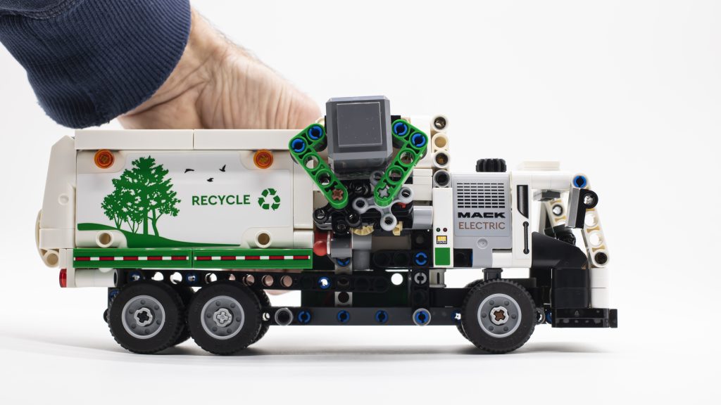 LEGO Technic 42167 Mack LR Electric Garbage Truck 8 1024x576