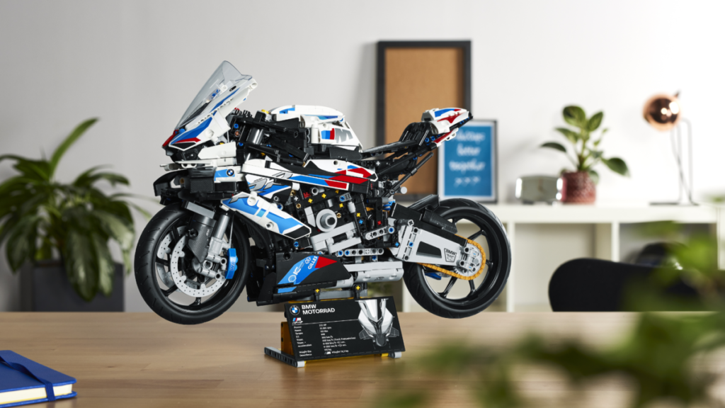 LEGO Technic 42130 BMW M 1000 RR 7 1024x576