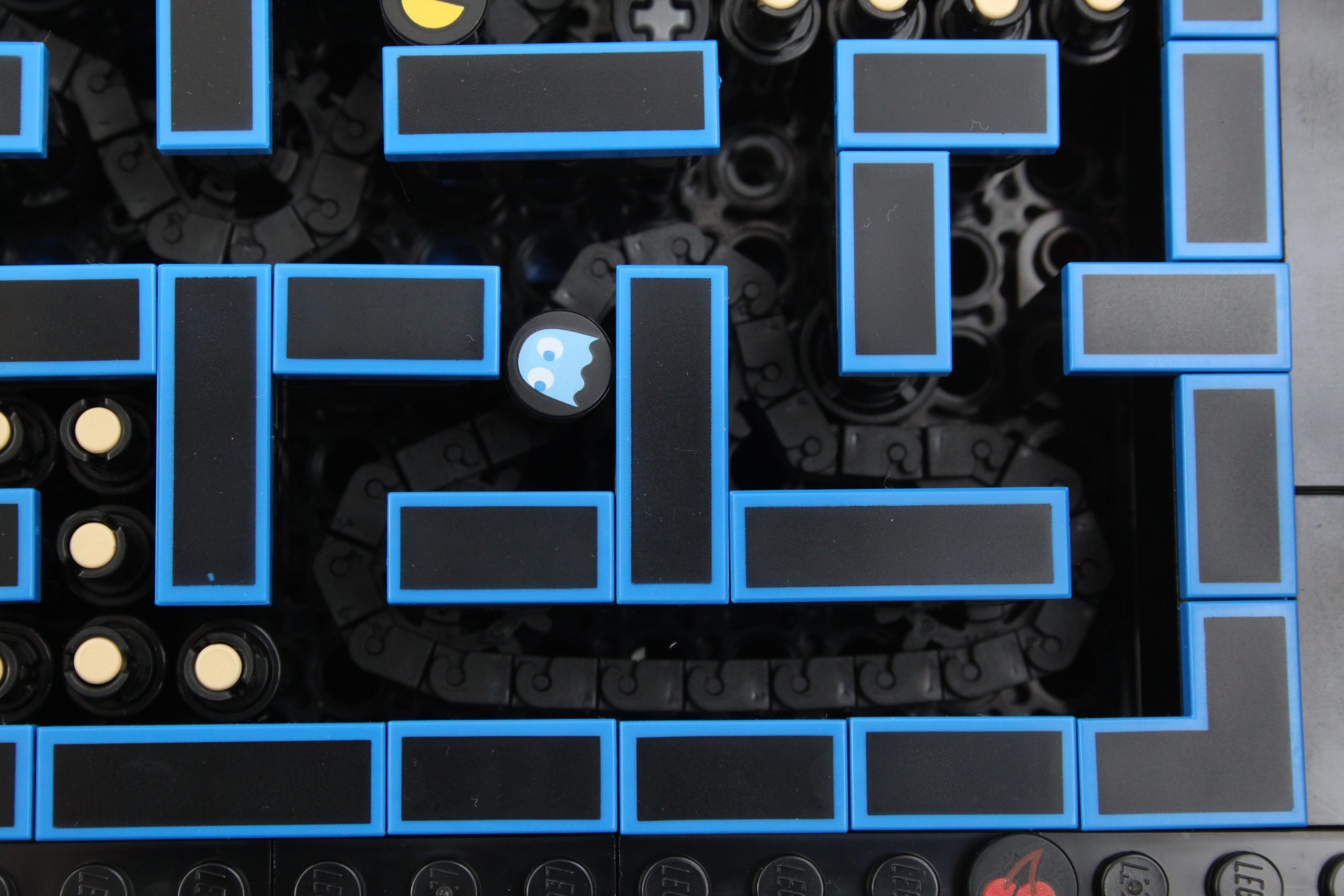 LEGO Icons 10323 PAC MAN Arcade review 17 scaled