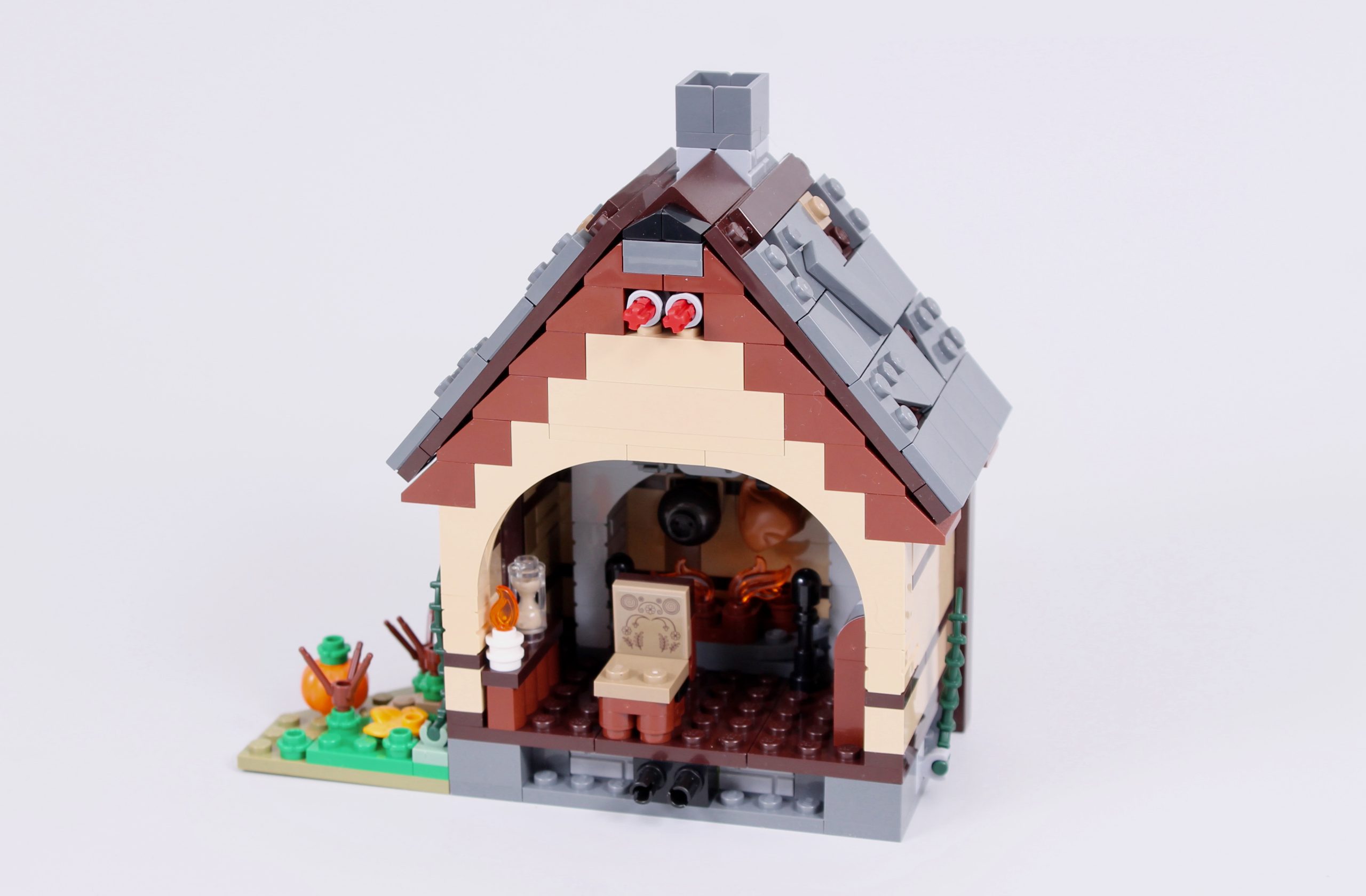 LEGO Ideas 21341 Disney Hocus Pocus The Sanderson Sisters Cottage review 39 scaled