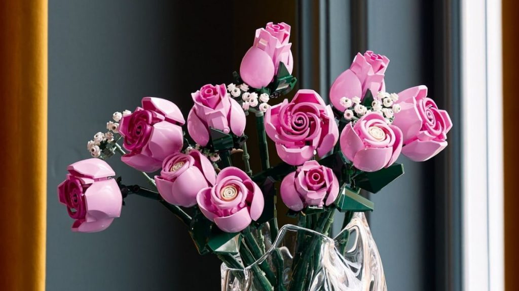 LEGO Botanicals 10374 Bouquet of Pink Roses featured 1024x576