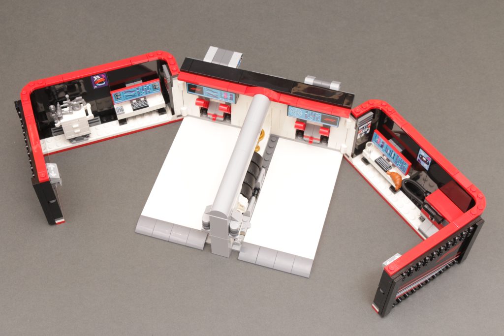 LEGO City 60444 F1 Garage Mercedes AMG Alpine Cars review 16 1024x683