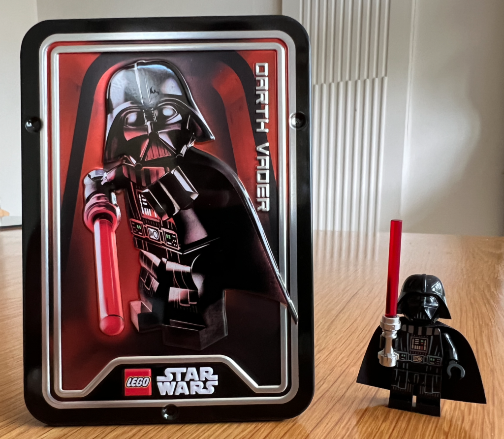 LEGO Star Wars magazine Issue 111 tin and minifigure 1024x892