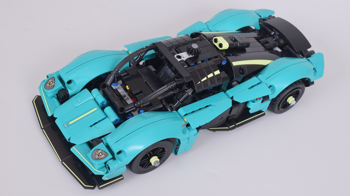 LEGO Technic 42208 Aston Martin Valkyrie review