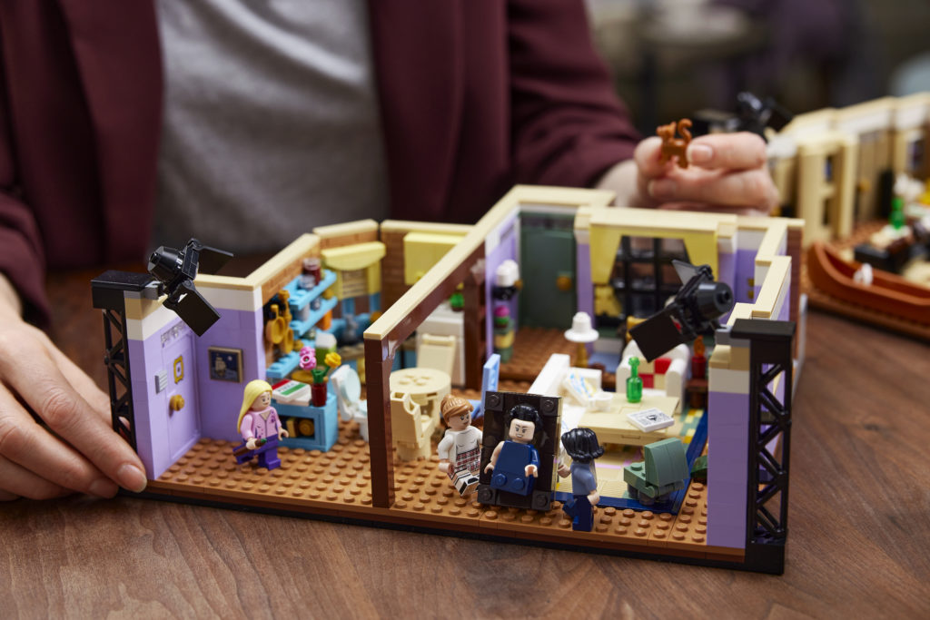LEGO 10292 Friends Apartments 21