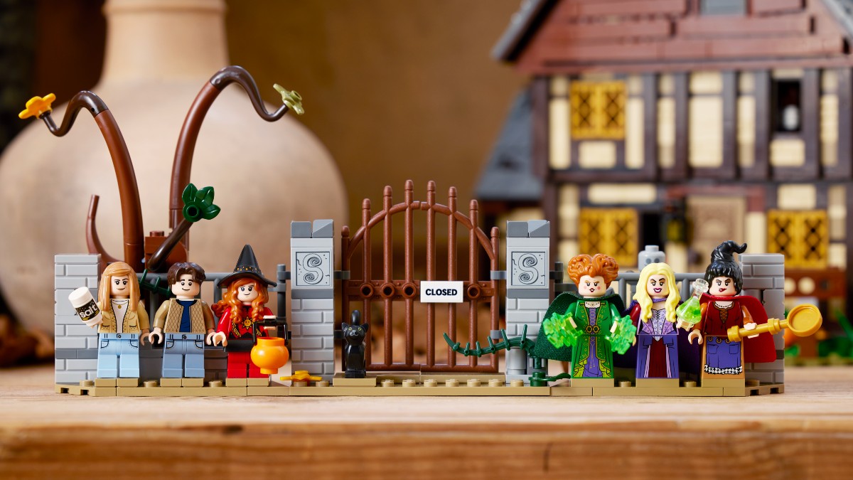 LEGO explains missing minifigures in 21341 Disney Hocus Pocus: The Sanderson Sisters' Cottage