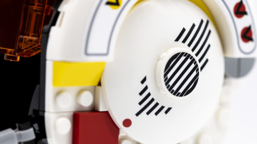 75327 Luke Skywalker Red Five Helmet 17 1024x576