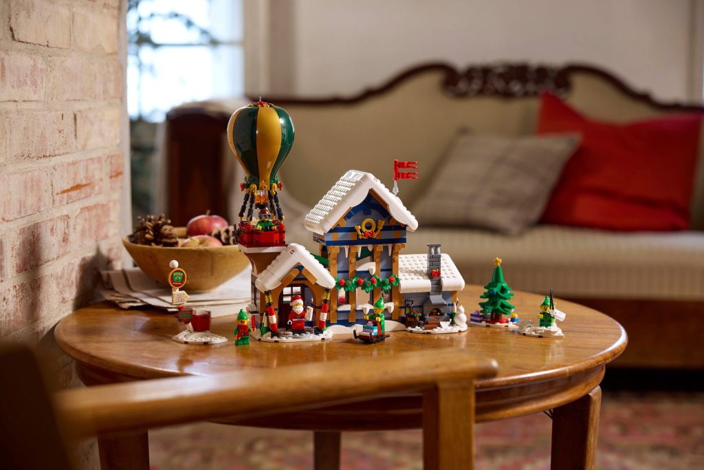 LEGO Winter Village 10339 Santas Post Office 29 1024x683