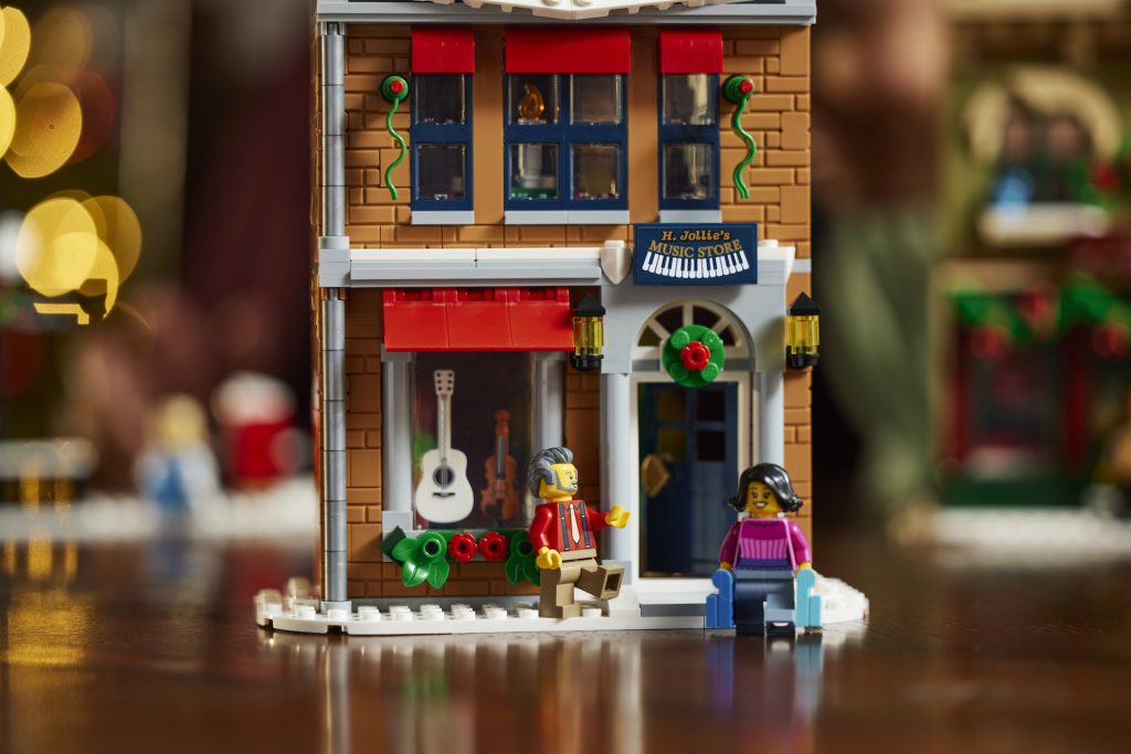 LEGO Winter Village 10308 Holiday Main Street 13 1024x683