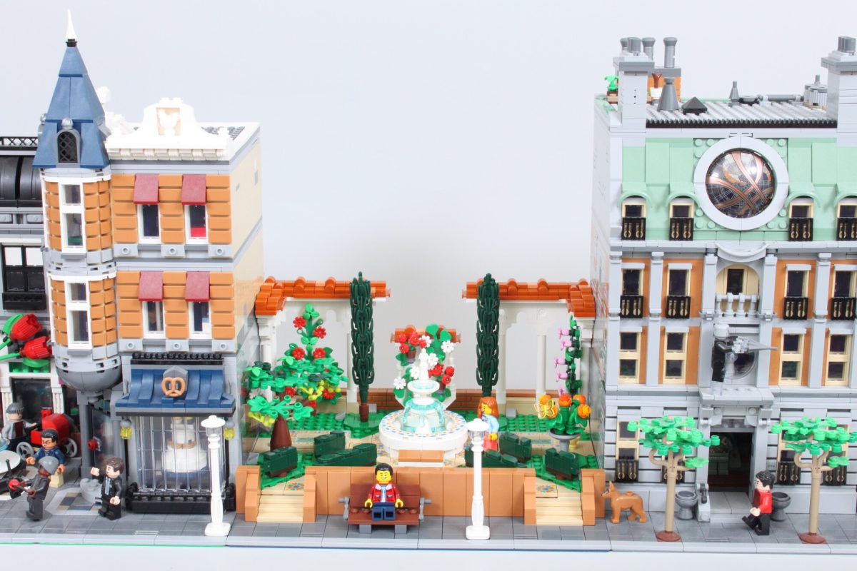 lego 10359 fountain garden modular rebuild review 18 1200x800