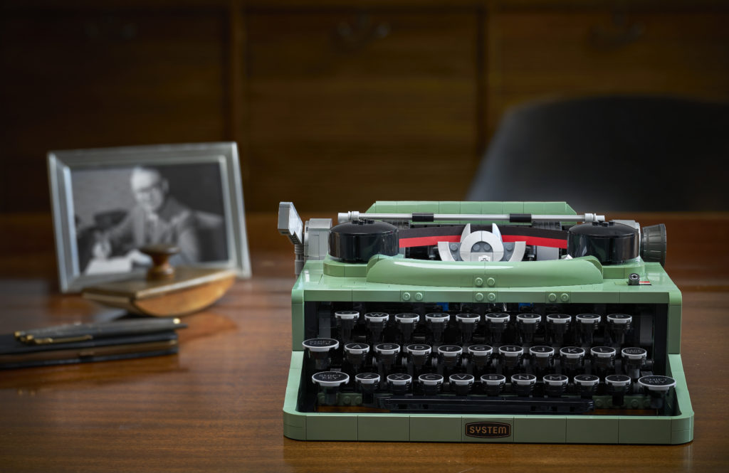 LEGO Ideas 21327 Typewriter lifestyle 20
