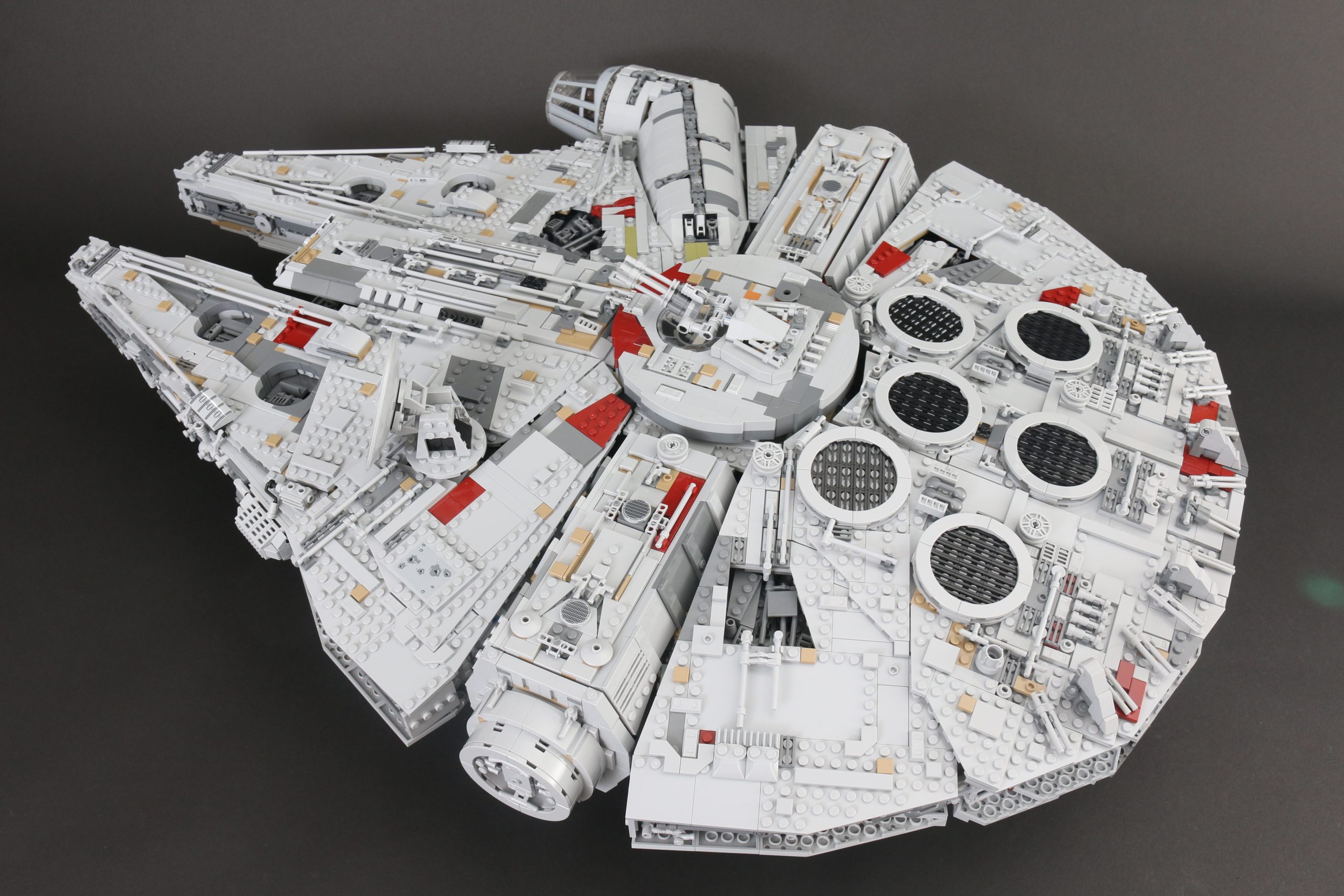 LEGO Star Wars 75192 UCS Ultimate Collectors Series Millennium Falcon review 6 scaled