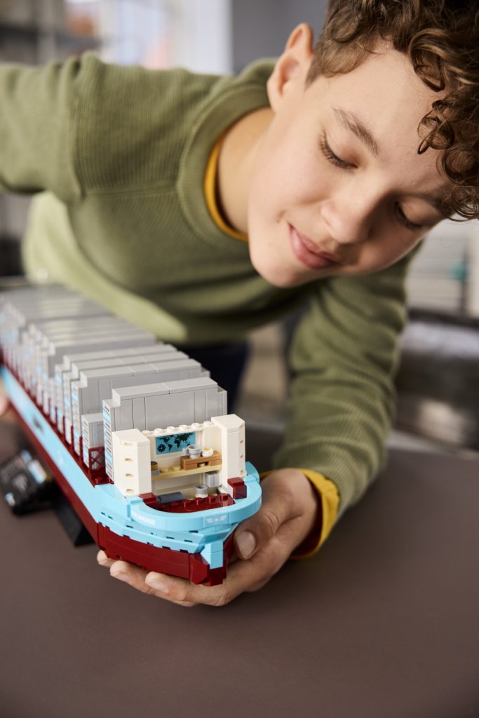 LEGO 40955 Maersk Dual Fuel Container Vessel 7 683x1024
