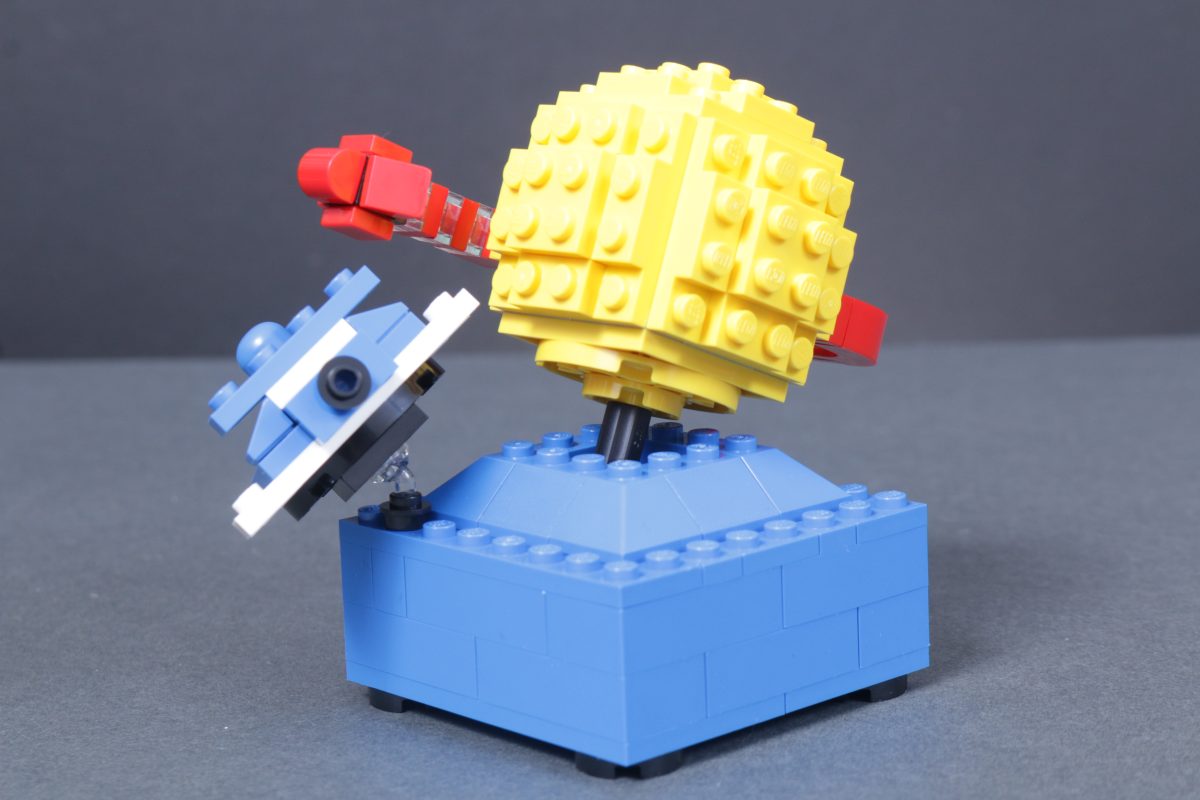 LEGO Insiders Reward 6607198 Retro Space Explorer review 4 1200x800